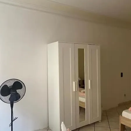Central 3 Bedroom Apartment, Friesenstr Apartment *
