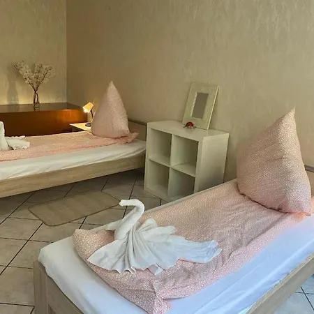 Central 3 Bedroom Apartment, Friesenstr Köln