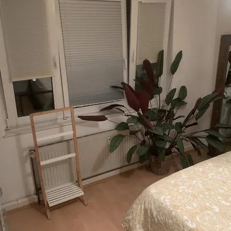 Kleine Gemuetliche Wohnung, Direkt Neben Messe Und Lanxess Arena * Кёльн