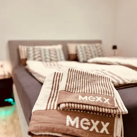 Apartment Luxe Living: Opulent Elegance Unleashed Köln