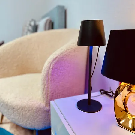 Luxe Living: Opulent Elegance Unleashed Apartment Köln