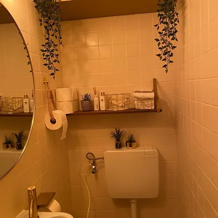 Fully Equipped - 1 Min From Cologne's Largest Mall Apartment *