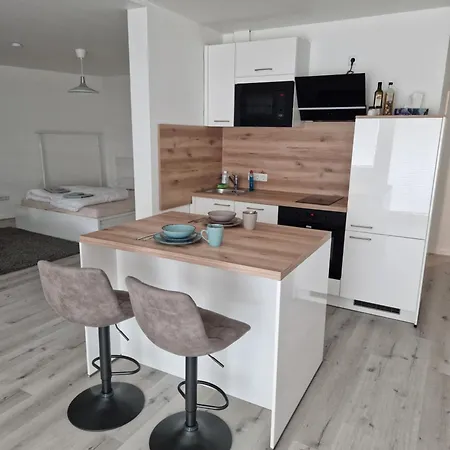 Zentrale Lage In Der Naehe Von Der Uni ,neumarkt Und Messe Nur 5 Stationen Colonia