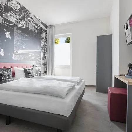 Hotel Smarty Airport - Kontaktloser Self Check-in Cologne