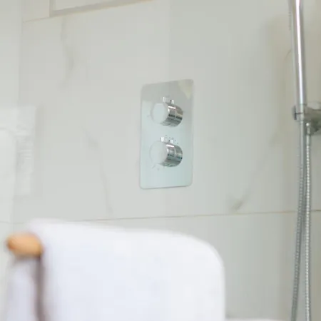 Shiny Singapore - - Doppelzimmer Mit Gemeinschaftsbad Guest house