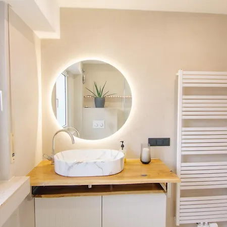 Shiny Singapore - - Doppelzimmer Mit Gemeinschaftsbad Guest house *