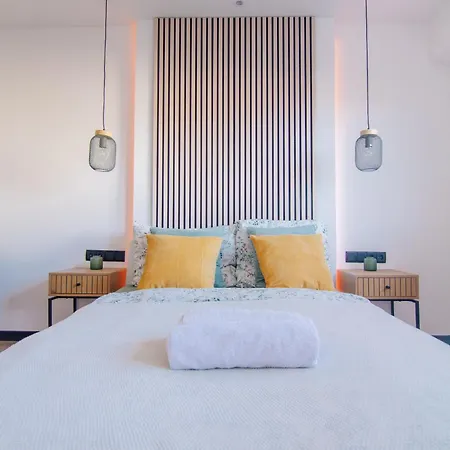 Shiny Singapore - - Doppelzimmer Mit Gemeinschaftsbad Cologne