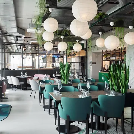 Hotel Moxy Bonn Airport 3*