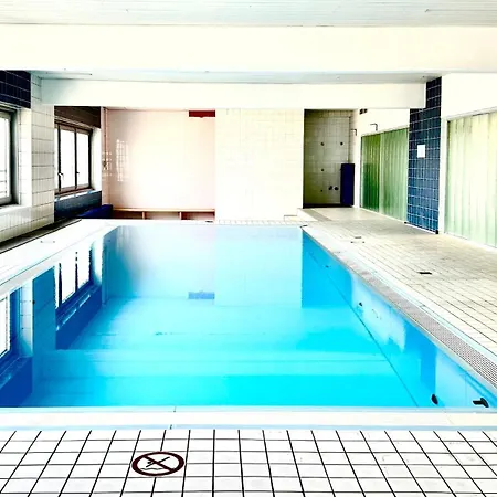 Domspitzen-blick, Cooles 2 Mit Indoor-swimmingpool Auf Dem Dach, Kueche Und Smart-tv Köln