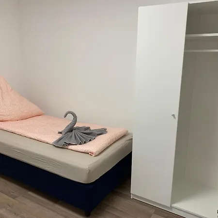 Private In Popular Neighborhood Hostel