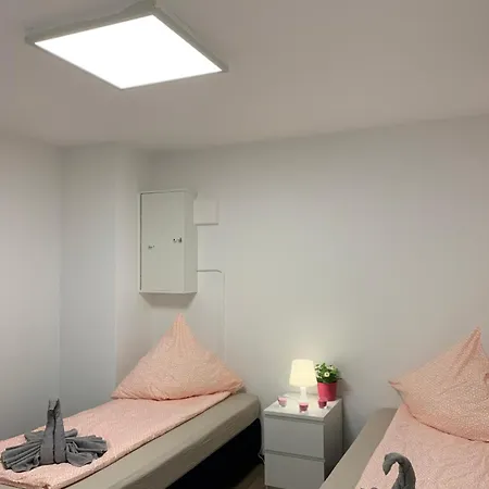 Private In Popular Neighborhood Hostel *