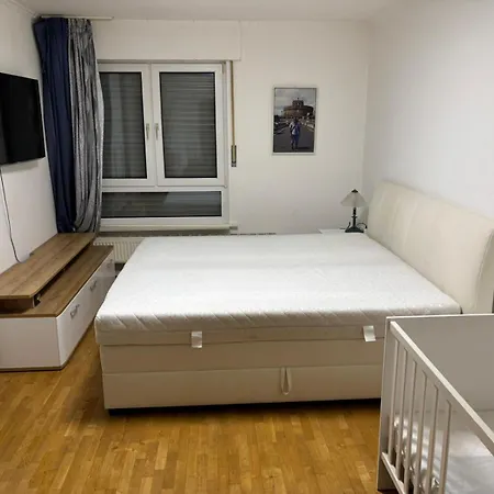 Zentrale Naehe Flughafen Und Messe Penzion *