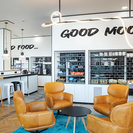 Loginn Airport Отель 3*