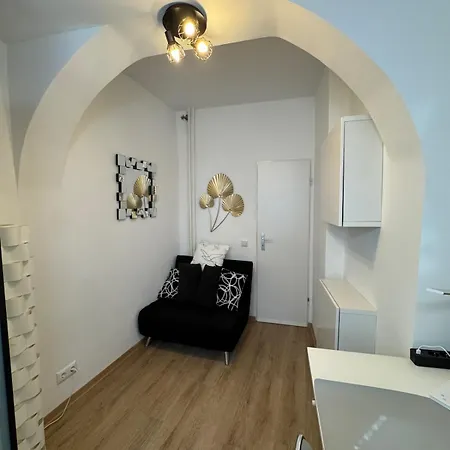With Garden & 2 Bathrooms