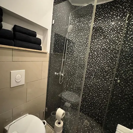 Daire With Garden & 2 Bathrooms Köln