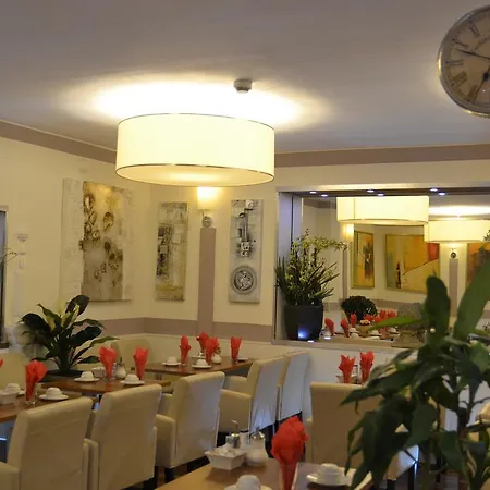Hotel Star Am Dom Superior 3*