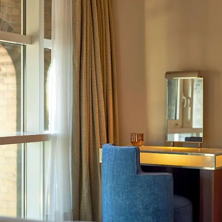 Ξενοδοχείο Wasserturm Cologne, Curio Collection By Hilton 4*
