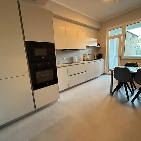 1 Mit 4 Schlafzimmer! Apartment *