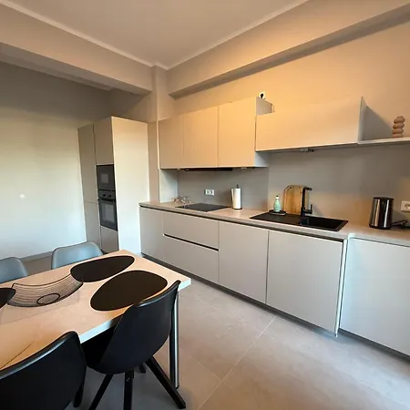 Apartment 1 Mit 4 Schlafzimmer! *