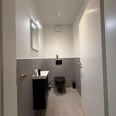 1 Mit 4 Schlafzimmer! Cologne
