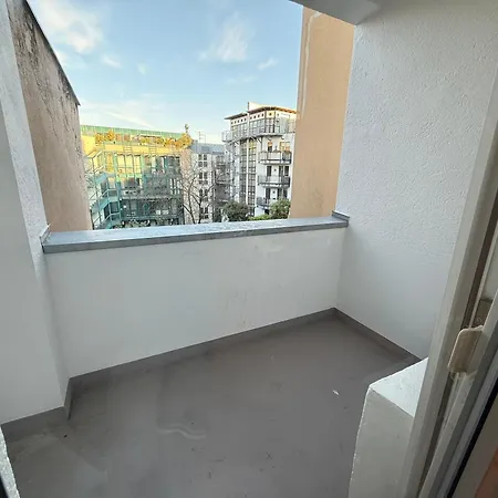 1 Mit 4 Schlafzimmer! Apartment *