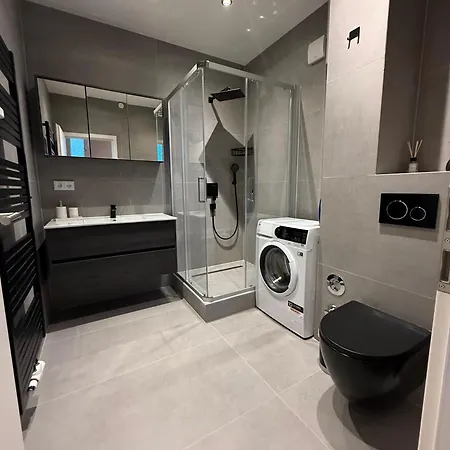 1 Mit 4 Schlafzimmer! Apartment Cologne