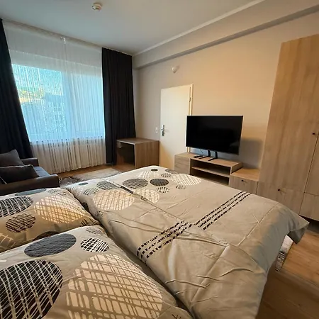 1 Mit 4 Schlafzimmer! Cologne