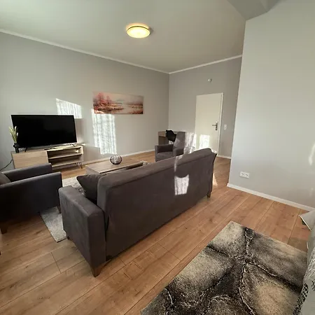 1 Mit 4 Schlafzimmer! * Cologne
