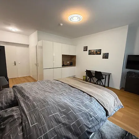Deluxe Studio-Daisy Apartament