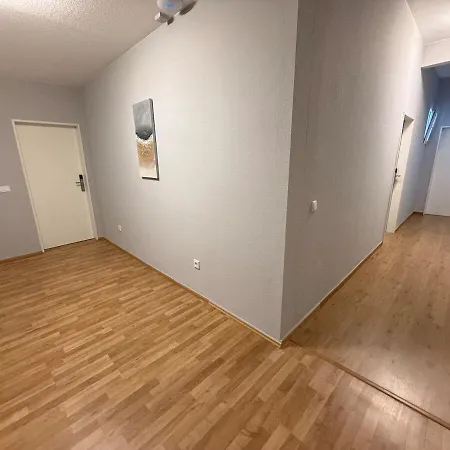 Apartment 1 In Location-primrose *