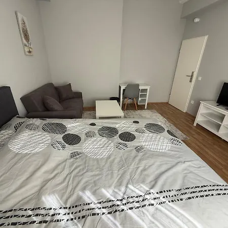 Apartment 1 In Location-primrose *