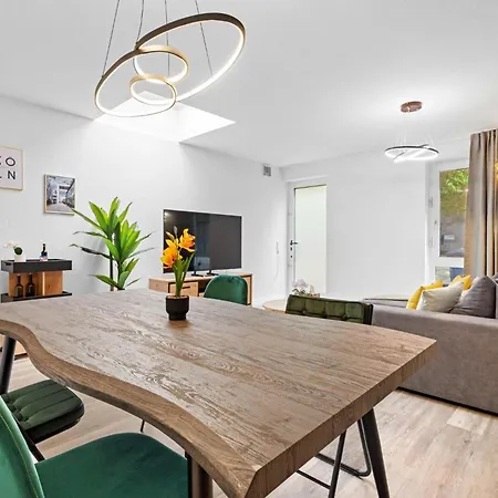 Apartamento Exklusive - Zentral In Der Koelner Suedstadt - Kostenloser Privatparkplatz - Perfekt Fuer Bis Zu 6 Gaeste - Smart