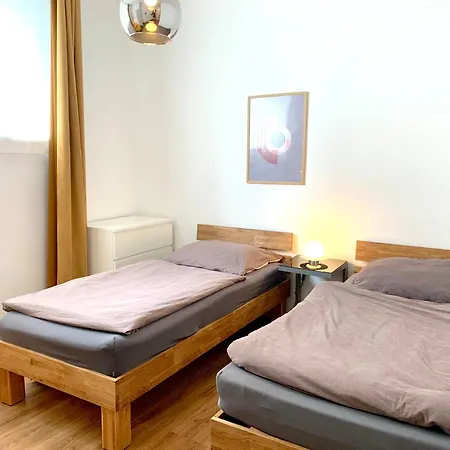 Appartement Alles Komplett - 2 Schlafzimmer, Grosse Kueche, Bad