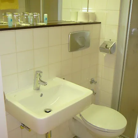 Aaa Budget Hotel