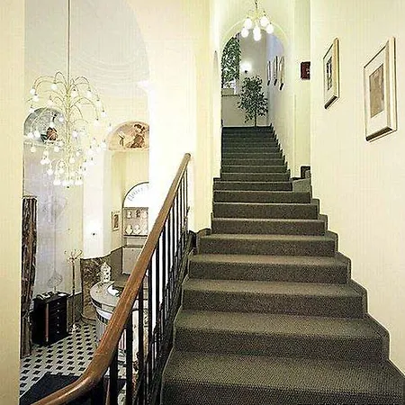 Viktoria Hotel 4*