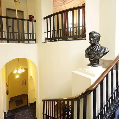 Viktoria Hotel 4*