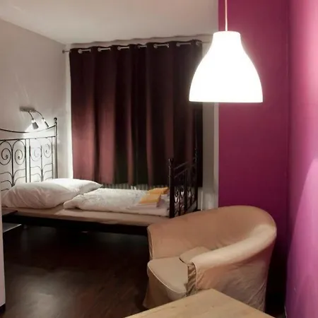 Station - For Backpackers * Kolonia