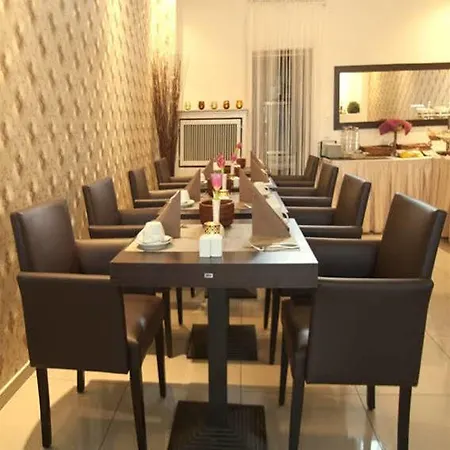 Cara Hotel