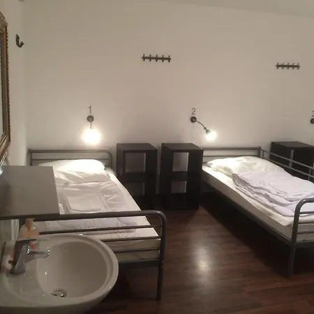 Station - For Backpackers * Kolonia