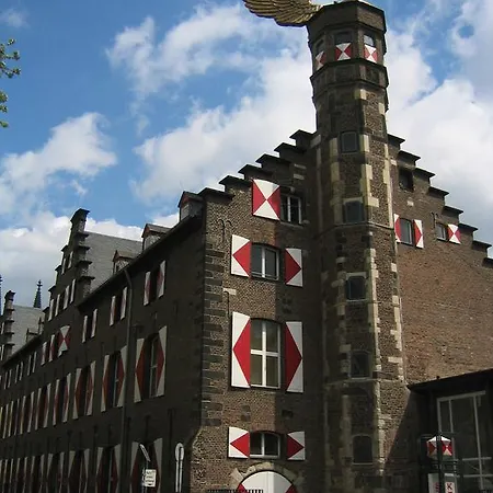 Opera Hotel 3*