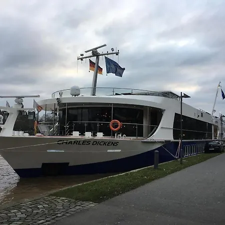 Hotelships Holland - Ms Charles Dickens Båthotell 5*