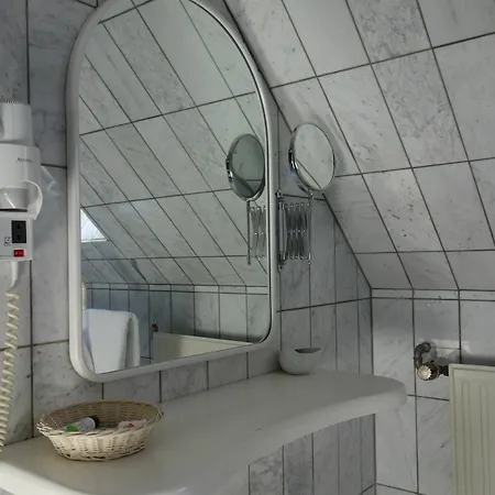Kaiser Am Wiener Platz Hotell
