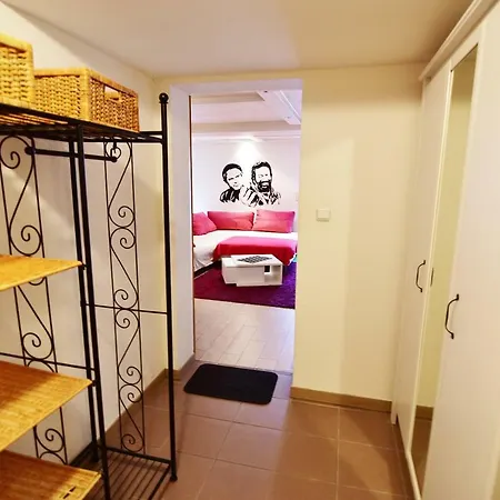 Ferienwohnung Mit Garten Und Pool Daire Köln
