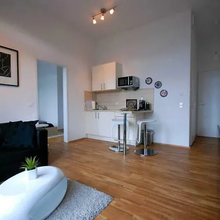 Exklusives Penthouse! Mit Wlan, Tiefgarage, 2 Fernseher Etc. * Köln