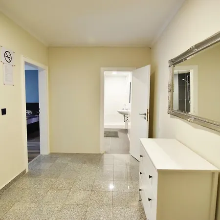Appartamento Dorya Am Ring Colonia
