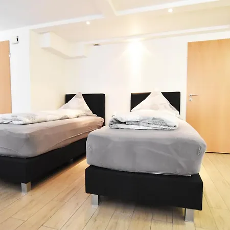 Ferienwohnung Mit Garten Und Pool Daire Köln