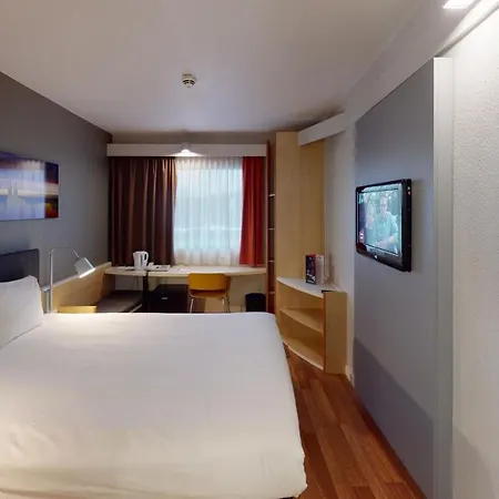 Ibis Airport 3*