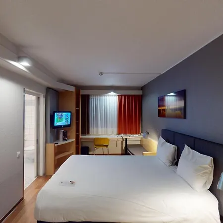 Ibis Airport Hotel 3*