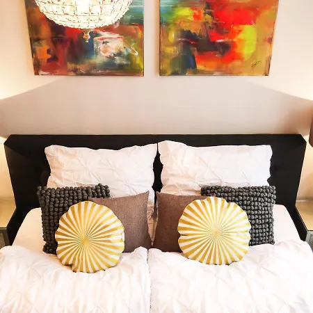Comfort And Style In Center With Ensuite Bathroom On Schaafenstrasse *