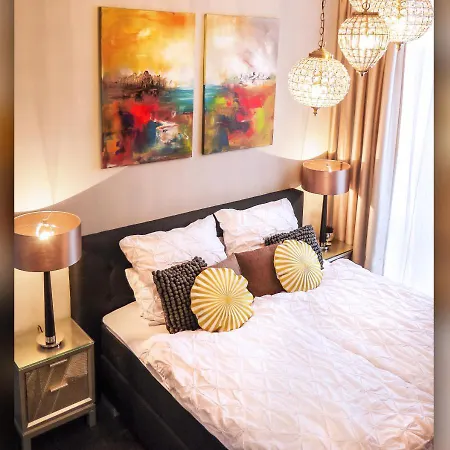Homestay Comfort And Style In Center With Ensuite Bathroom On Schaafenstrasse